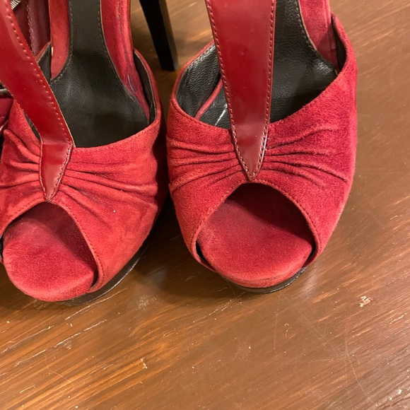 Fendi T Strap Sandals. - Picture 4 of 8